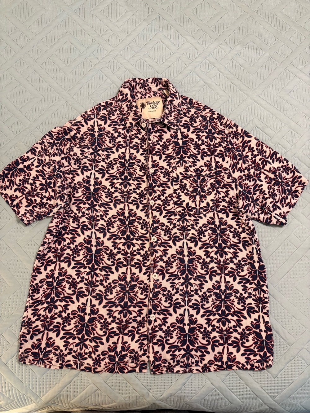 Vintage Silk Circa 1969 Men’s Shirt 100% Silk Size Large